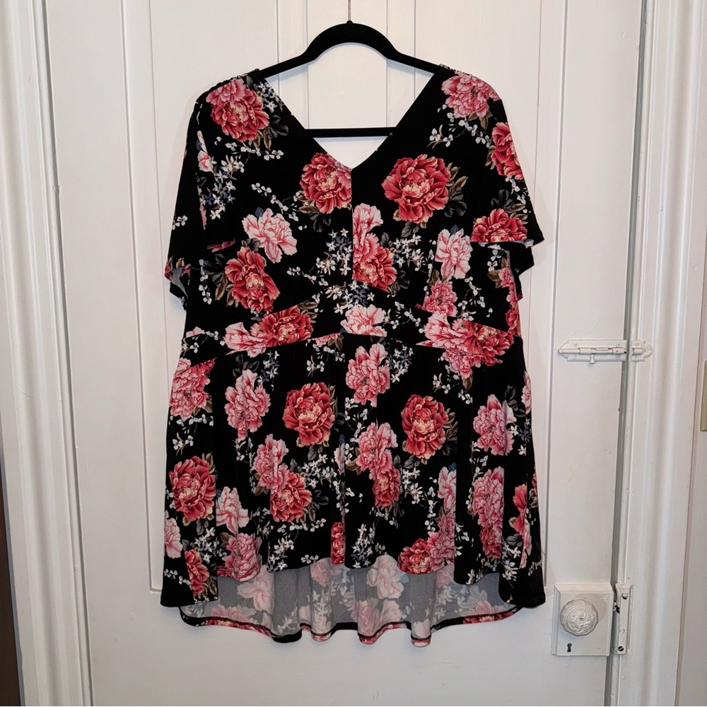 ✨torrid black multicolor floral v-neck short sleeve blouse✨